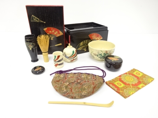 漆塗り蒔絵　扇　茶箱揃